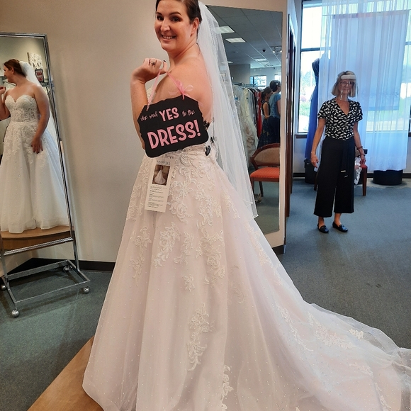 New/Never worn wedding dress by Morilee w/ veil - Picture 11 of 13